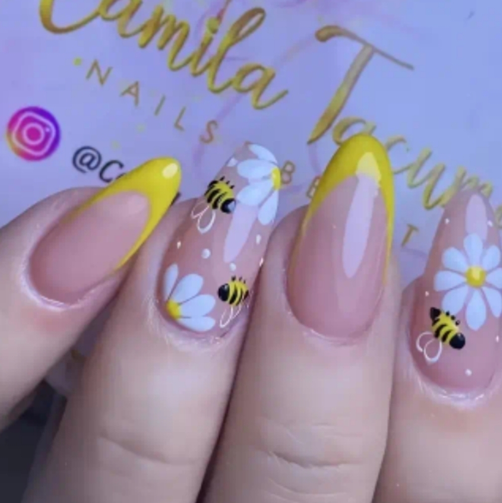 🔥3/$21 Bee and Floral design Press on nails